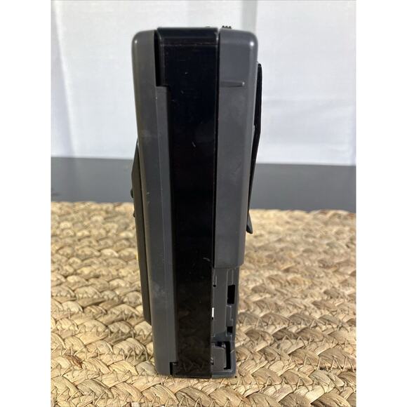 Sanyo Sortable SPT1000 Walkman Radio Cassette Screen Doesn’t Work No Back Cover - Picture 2 of 7